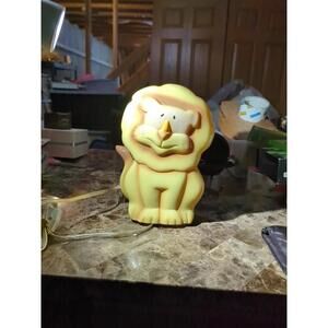 2003 Child's Lion Dresser Lamp Light Electric Hard Plastic 9.5 x 6 x 2 inch